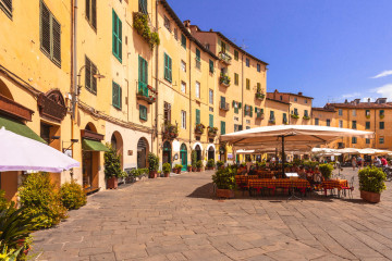 Lucca Square Italian Riviera Holiday - Mistral Holidays